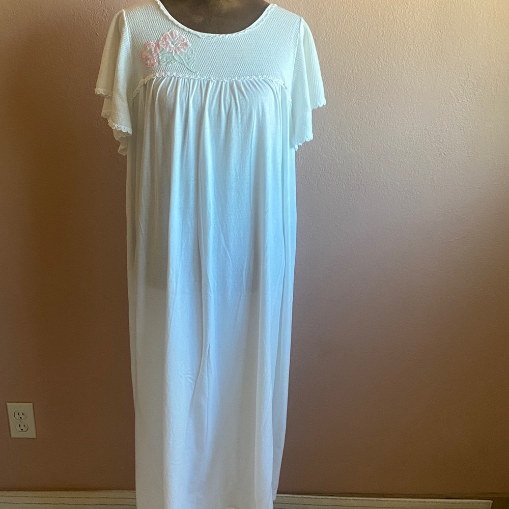 SHADOW LINE Chic White Chemise 100% Cotton with Pink Floral Detail